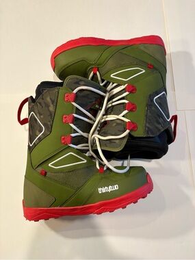 ThirtyTwo JP Walker Light Snowboard Boots Men’s Size 9 green and orange